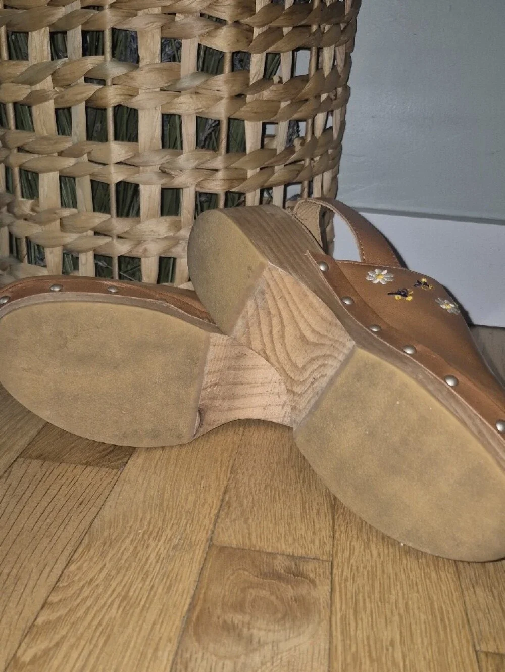 Zara Girls Brown Leather Floral Embroidered Clogs